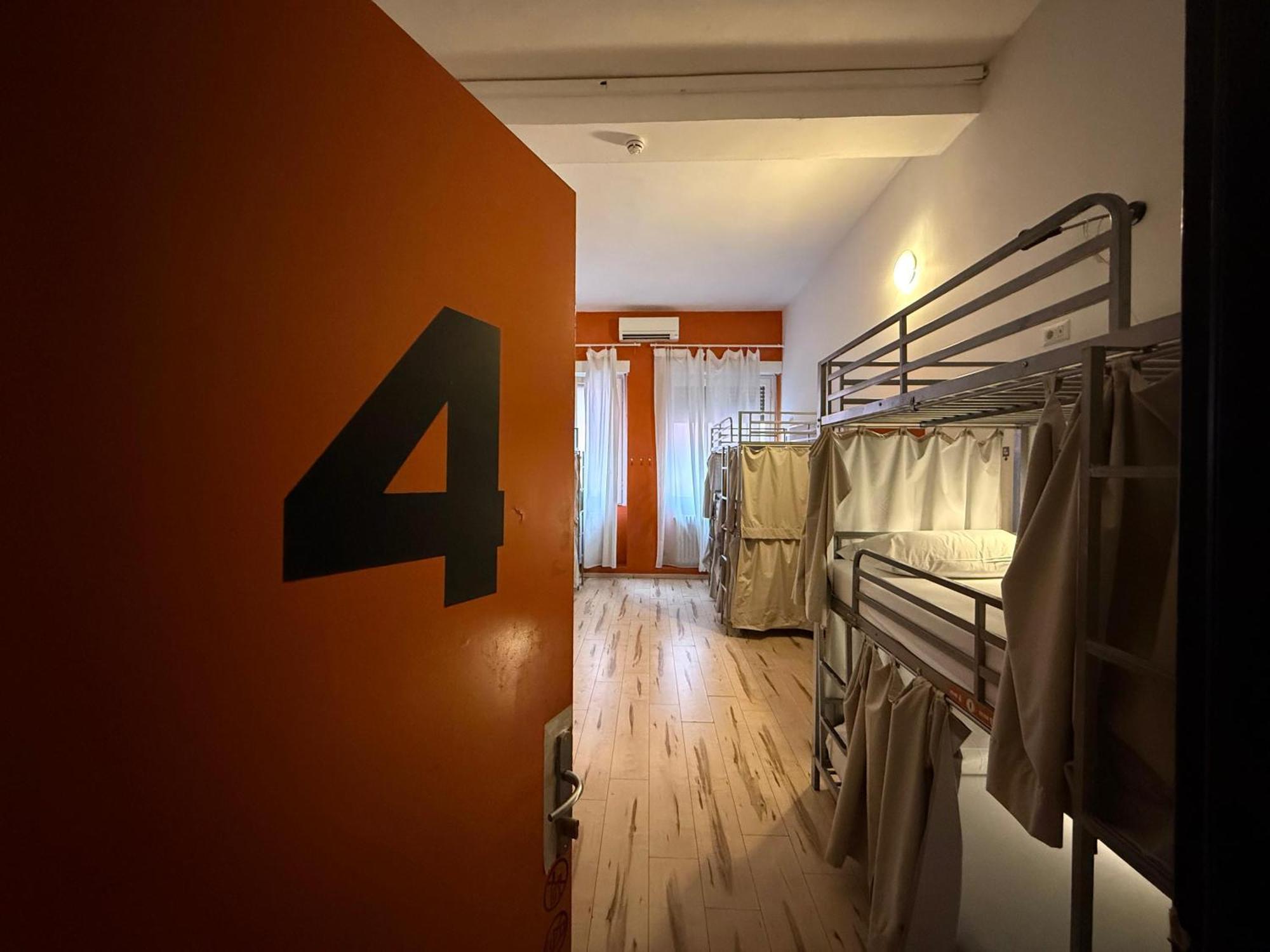 Bed 8-Bed Mixed Dormitory Room