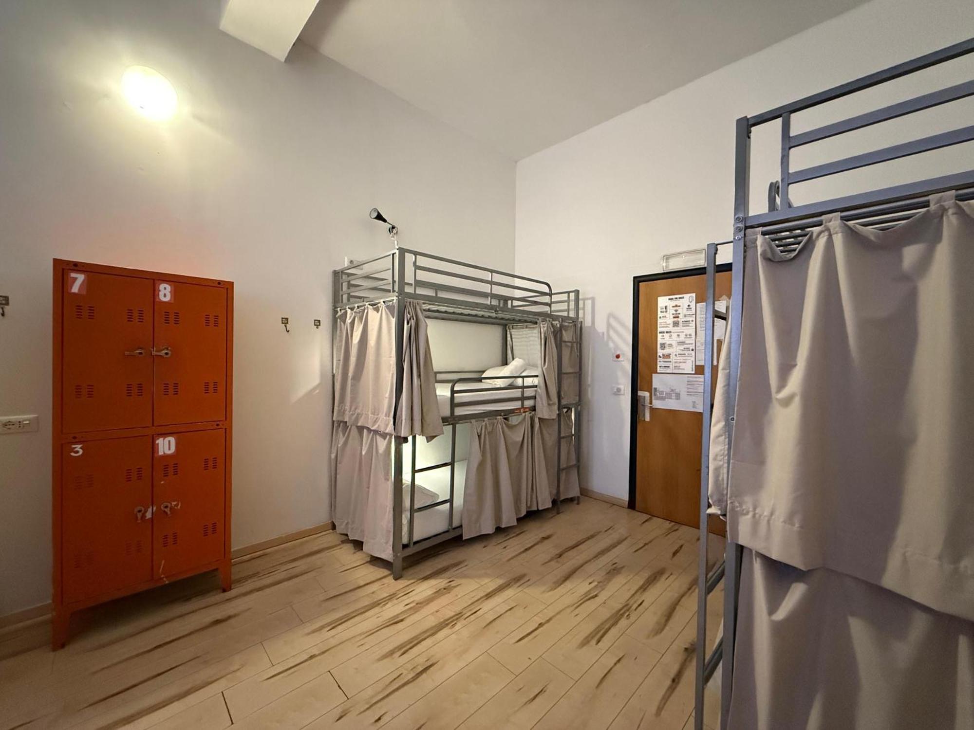 Bed 8-Bed Mixed Dormitory Room